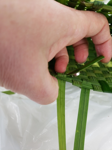 Weave the magnet into the purse at both ends