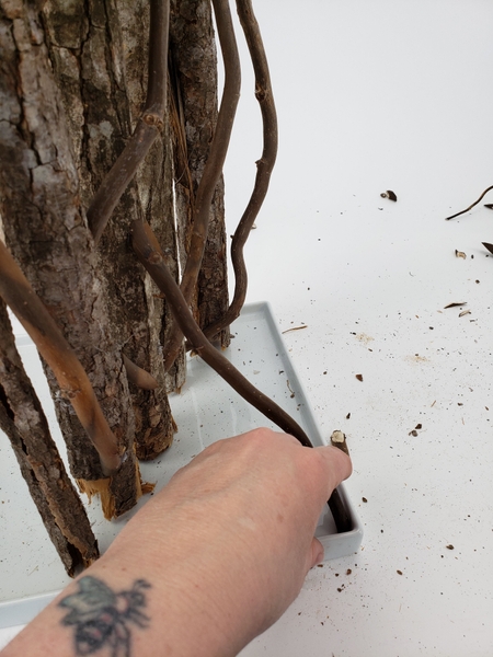 Set the armature upright in a display container Set the armature upright in a display container