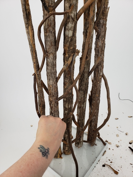 Simply glue in side twigs to kick against the corners of the display container Simply glue in side twigs to kick against the corners of the display container