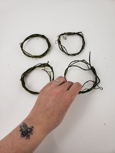 Weave and place wreath four Weave and place wreath four