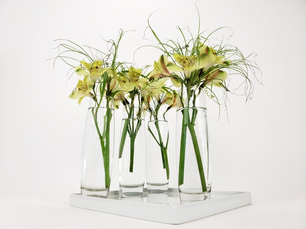 A quick and easy way to style flowers for summer A quick and easy way to style flowers for summer