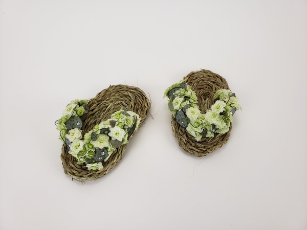 Floral styling with natural elements Floral styling with natural elements