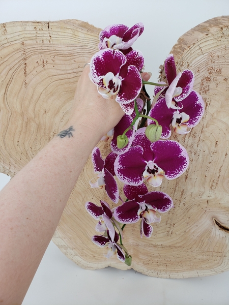 Make sure the flowers fall slightly off center Make sure the flowers fall slightly off center