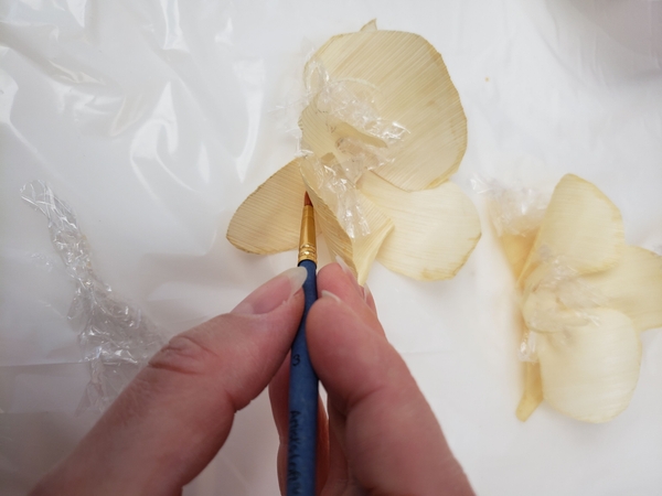 Paint the underside of the petals with the glue mixture Paint the underside of the petals with the glue mixture