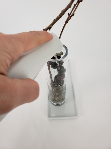 Fill the vase with water Fill the vase with water