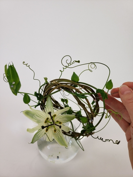 Finish the design with a few dew drop crystals Finish the design with a few dew drop crystals