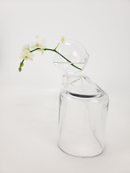 Minimal floral design for summer styling Minimal floral design for summer styling
