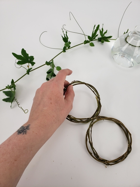 Weave two small wreaths Weave two small wreaths