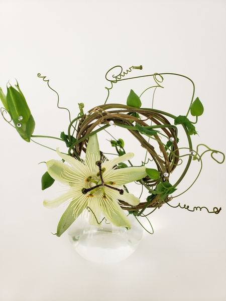 White passion fruit flower arrangement tutorial White passion fruit flower arrangement tutorial