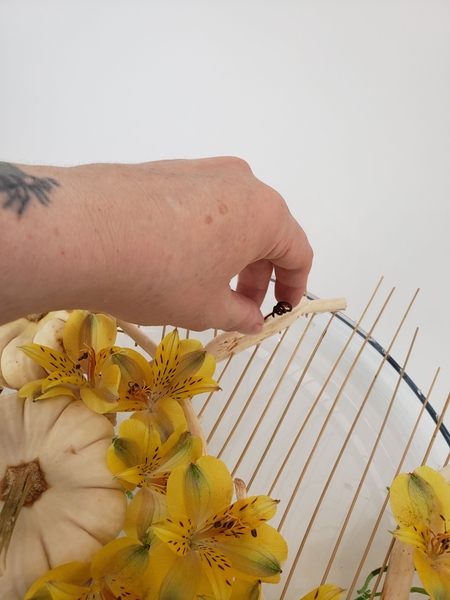Add in a few decorative tendrils Add in a few decorative tendrils